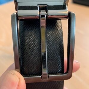 Perry Ellis Leather Belt 34/85  only 1 small mark from where last owner wore